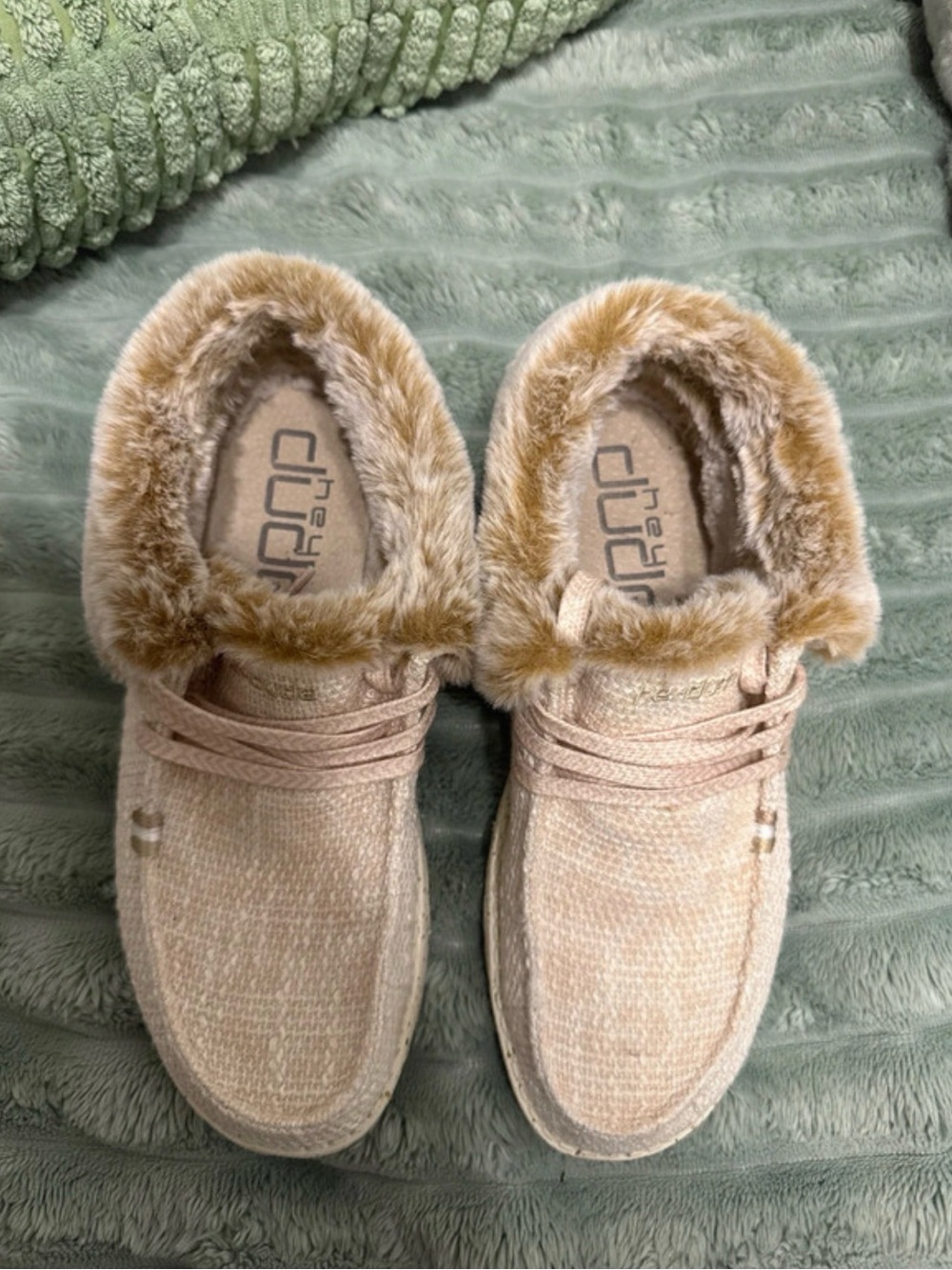 Women’s Hey Dudes Size 8